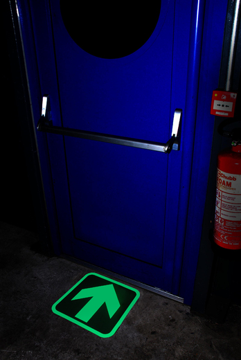 luminiscenční označení východu.jpg